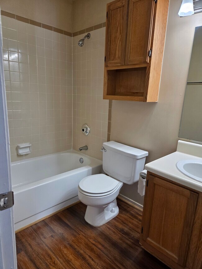 Foto del edificio - River Oaks Apartments