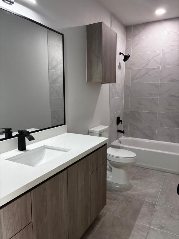 Building Photo - 608 N Alexandrite Ave