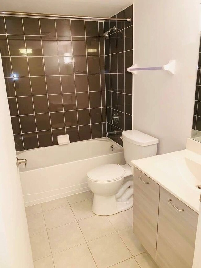 Photo du bâtiment - 20 Joe Shuster Way