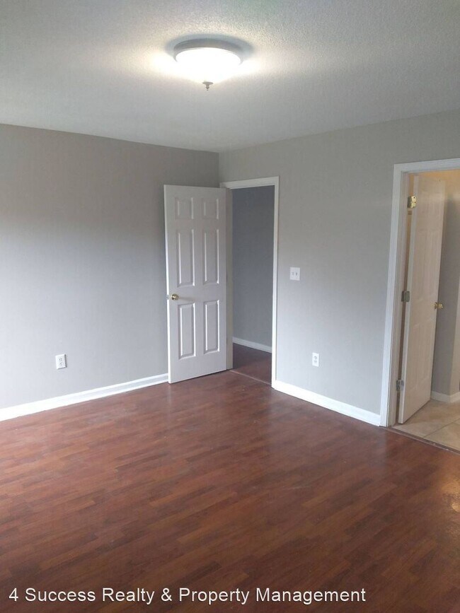 Building Photo - 3 br, 2 bath House - 1177 Custer Drive East