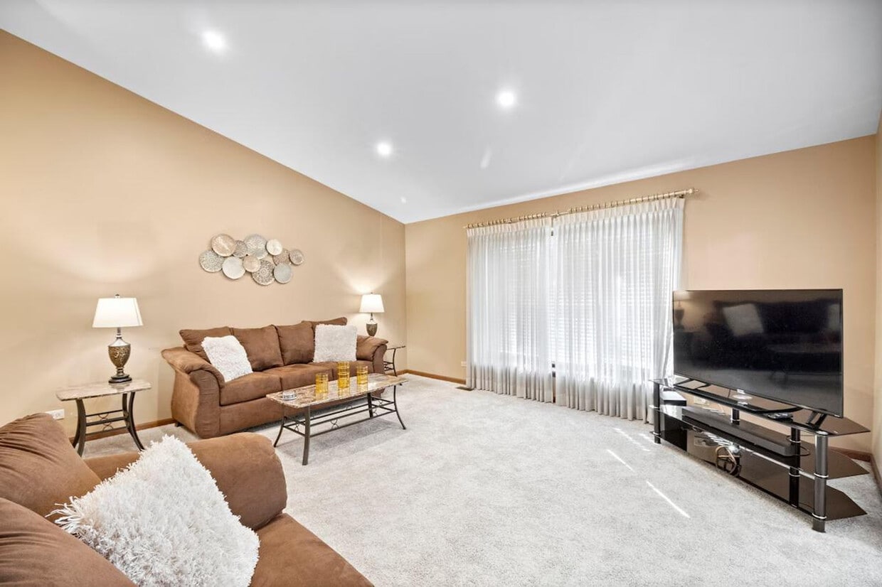 Foto principal - 121 S Windham Ln
