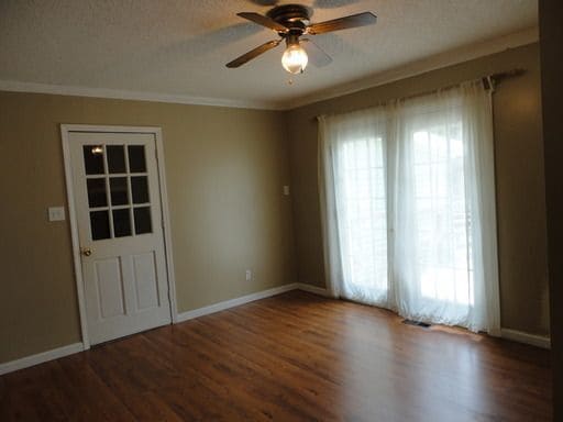Building Photo - 5 Bedroom 3 Bath Centrally Located