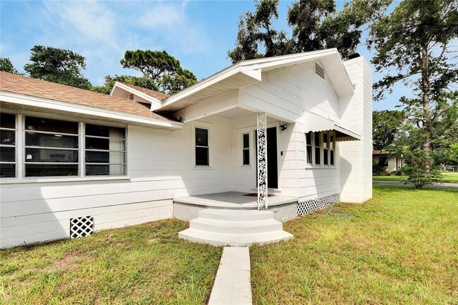 Building Photo - 11718 N Ola Ave