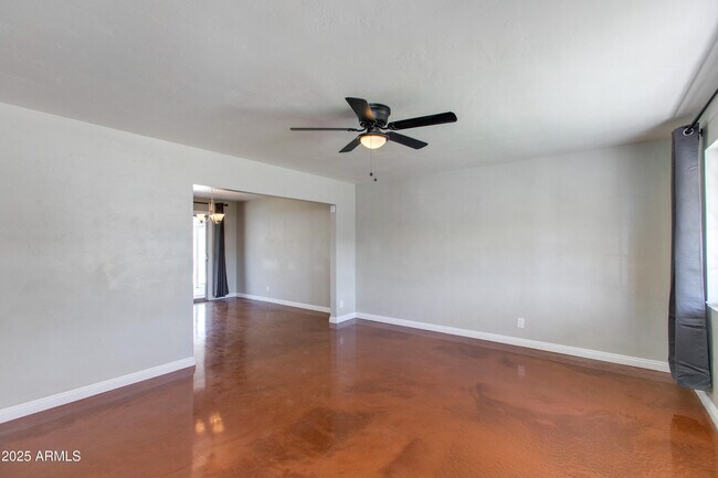 Foto del edificio - 1812 S Shafer Dr