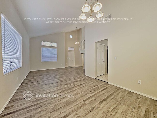 Foto del edificio - 327 Greenleaf Glen St