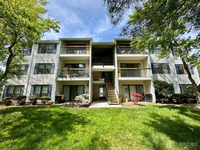 Foto del edificio - 319 Bromley Pl