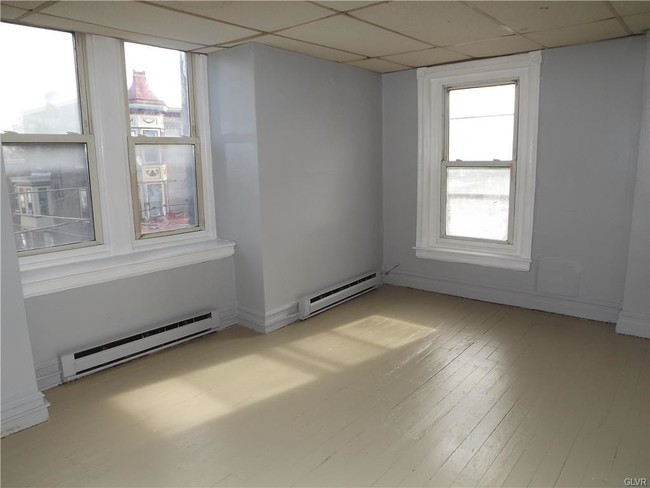 Foto del edificio - 136 N 15th St