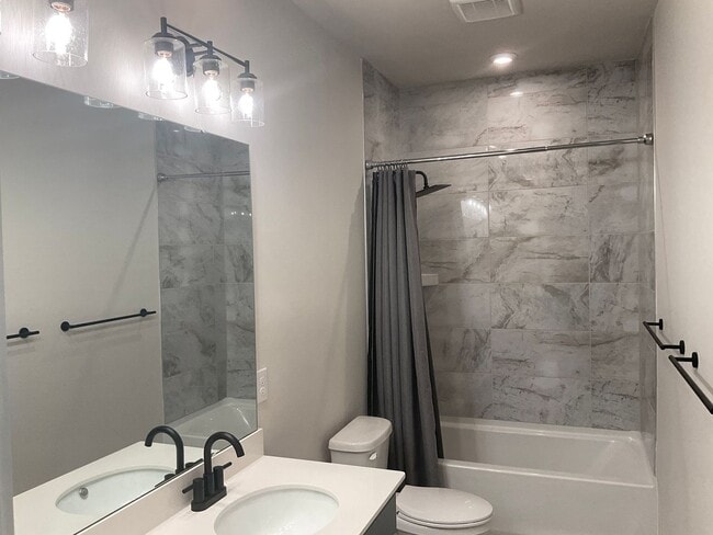 Foto del edificio - Welcome to this charming two-story townhome in the heart of Belmont, NC.