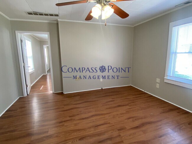 Foto del edificio - Spacious 1 bedroom and 1 bath house! FIRST MONTH RENT FREE!!!