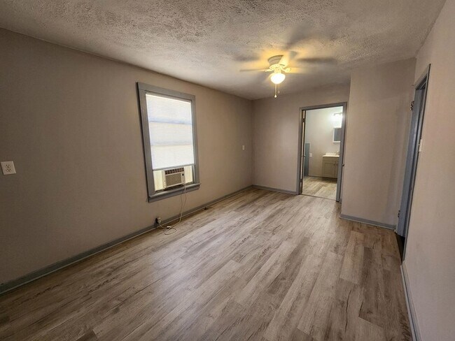 Foto del edificio - 318 W Houston St