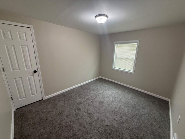 Foto del edificio - Renovated 3-Bedroom Home – We Welcome Sect...