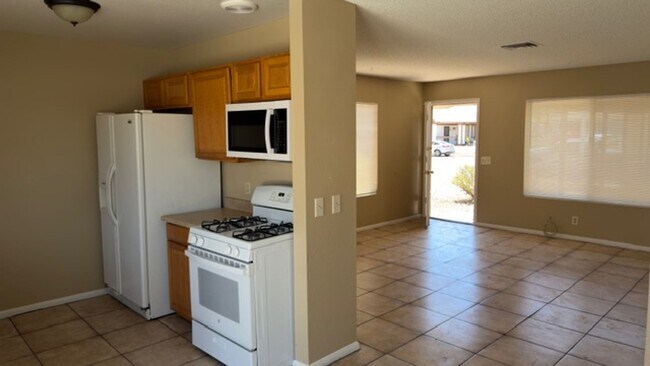 Building Photo - 4800 Woodlake Ave