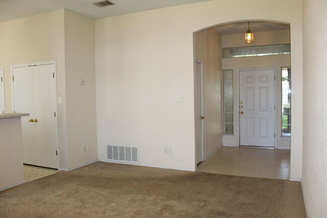 Building Photo - 3 BEDROOM, 2 BATH, BELTON ISD