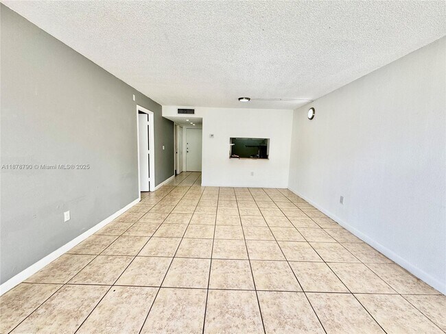 Foto del edificio - 9360 Fontainebleau Blvd