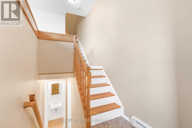 Building Photo - 23D Forester Crescent