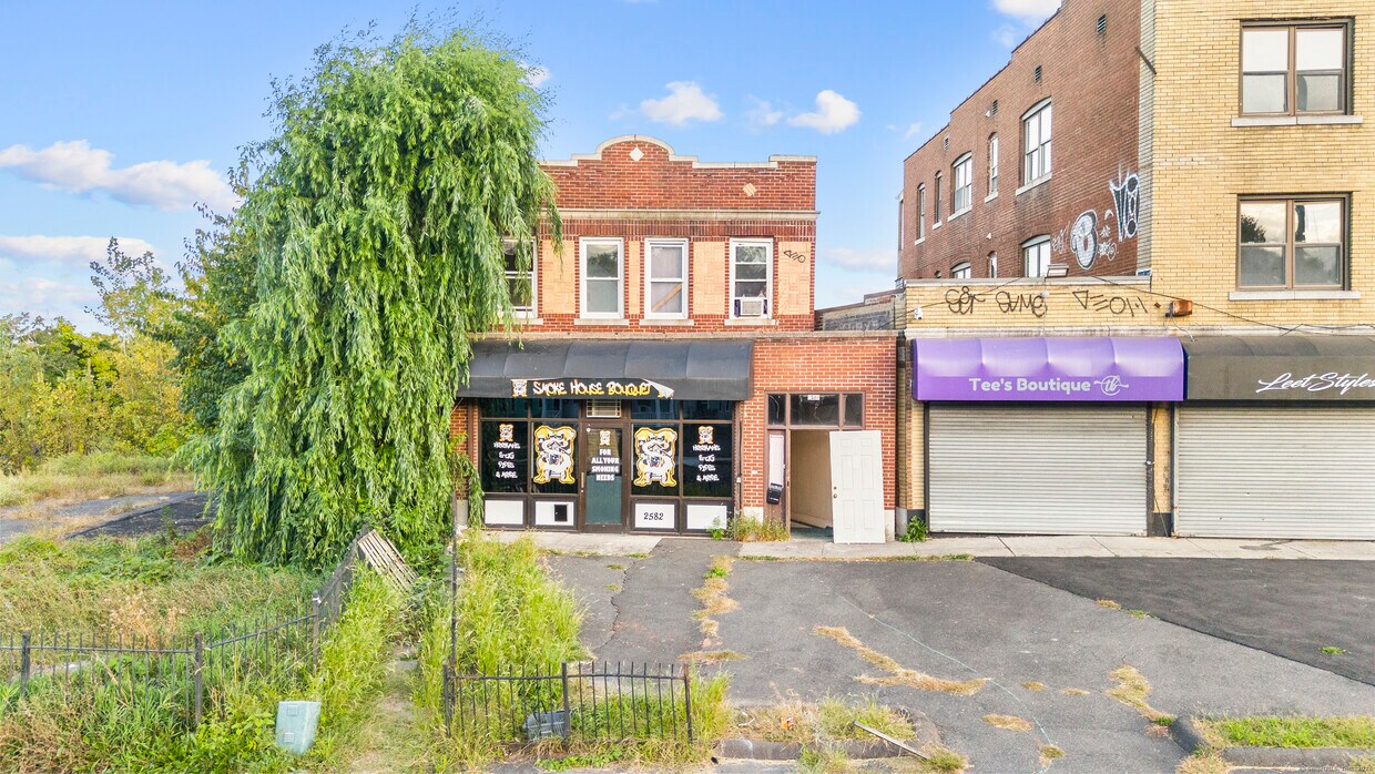 Foto principal - 2580 Main St