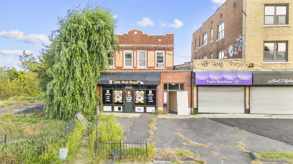 Primary Photo - 2580 Main St