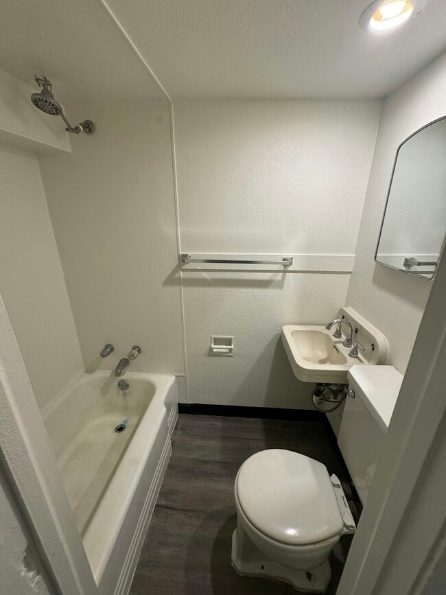 Building Photo - 1213 Quincy St