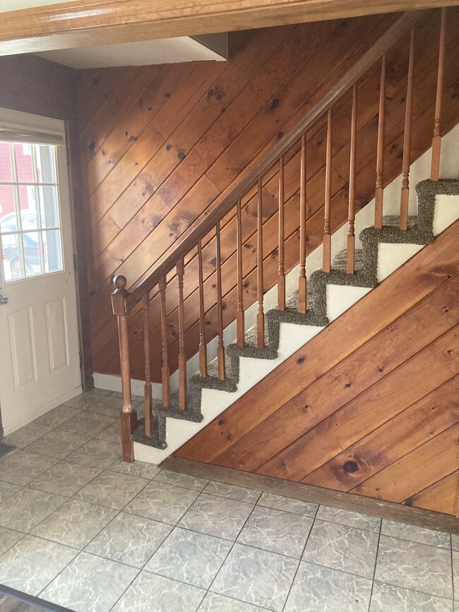 Stairs With Wood Panelling - 33 Tyler St