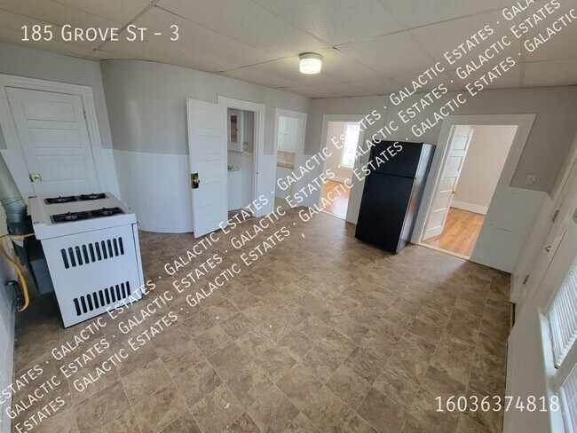 Building Photo - East Side Gigantic 4 bedroom 1 bath apartment