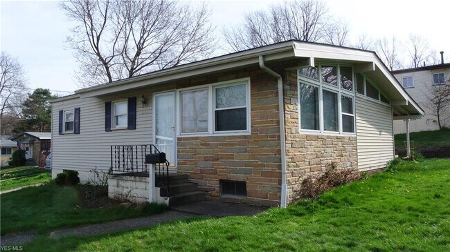 Building Photo - 1509 Hyde Park Ave