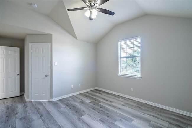 Building Photo - 1528 Canary Dr