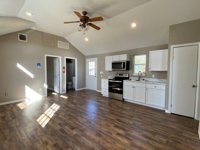 Building Photo - 7616 TX-171