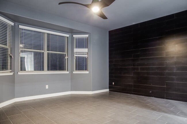 Foto del edificio - 1713 Lake Pine Dr