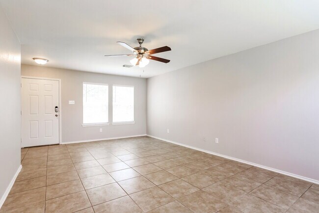 Foto del edificio - 7219 Rising Brook Dr
