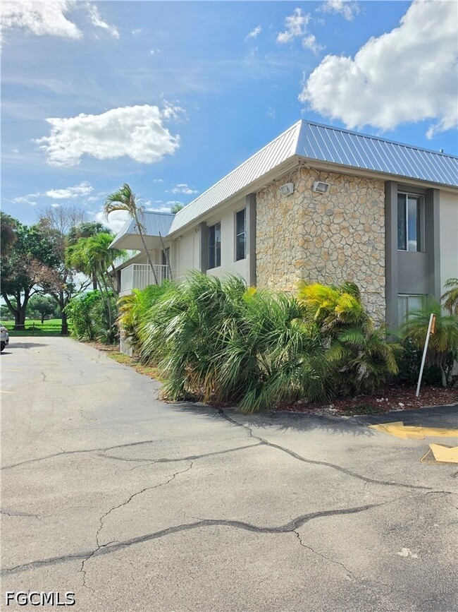 Building Photo - 1830 Maravilla Ave