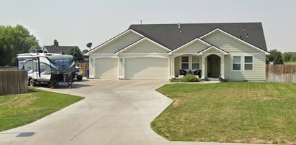 Building Photo - 435 NE Greystone Loop