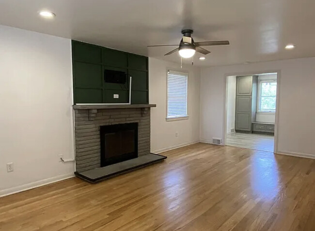 Building Photo - 9355 Glenellen Dr