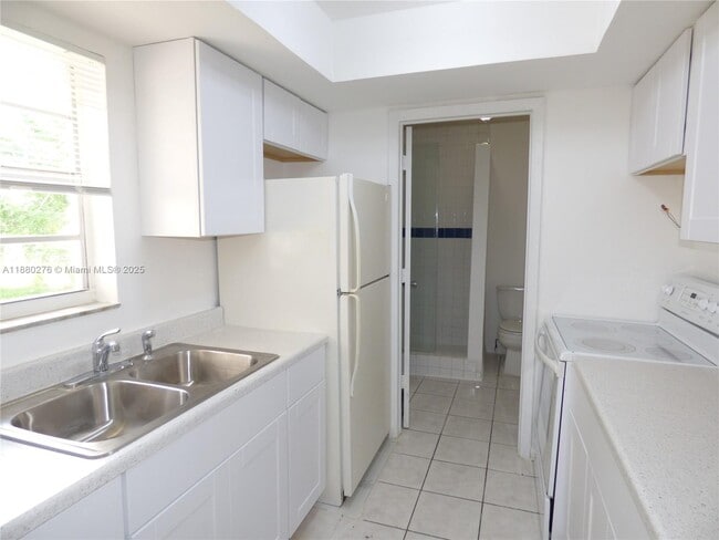 Foto del edificio - 3560 NW 8th St