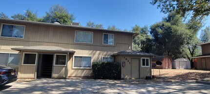 Building Photo - 1631 Bramble Pl