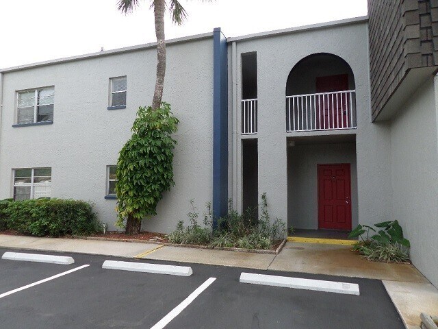 Foto principal - $25 App Fee & December Rent Free! * Spacious 2bdrm/1bath Condo ** $1,695.00** READY NOW ** No Sec...