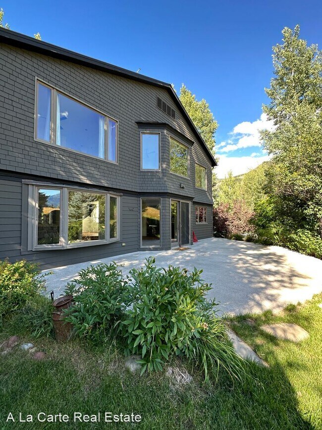Building Photo - 4 br, 3.5 bath House - 210 Chair Mountain ...