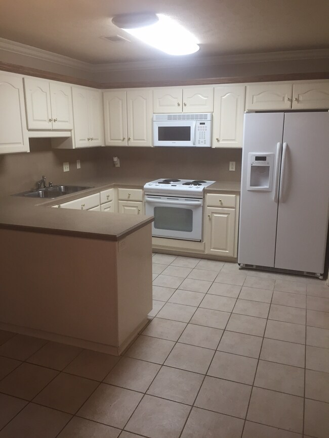 Building Photo - 4525 Raleigh Dr