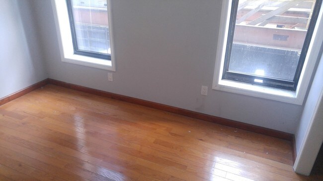 Building Photo - 295 Broome St