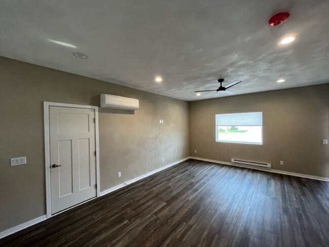 Building Photo - 486