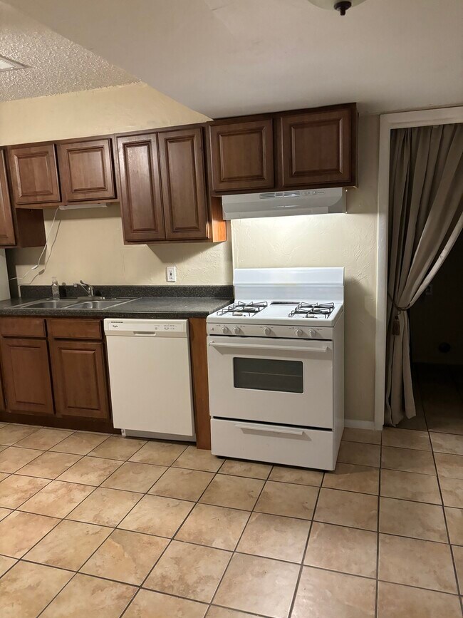 Photo - 6904 NW 43rd St House