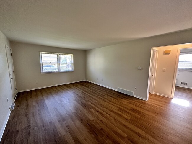 Building Photo - SE Side 3 Bedroom 2 Bathroom Fully Rehabbed
