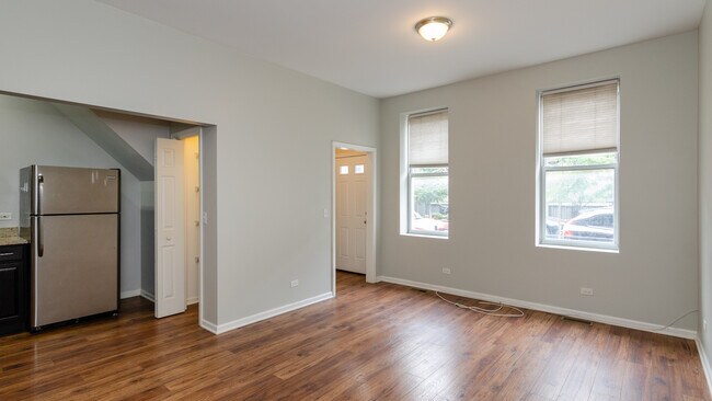 Foto del edificio - 1355 W Walton St