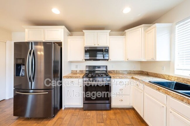 Building Photo - 2721 E Bart St