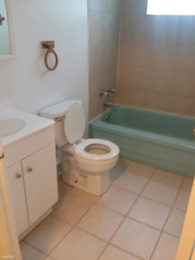 Building Photo - 1 br, 1 bath Apartment - 8222 S King Dr 3A