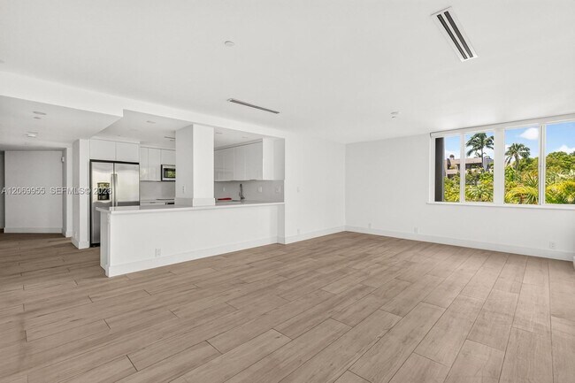 Building Photo - 251 Crandon Blvd