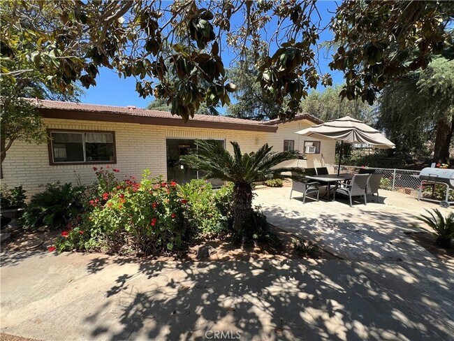 Foto del edificio - 38158 Cherry Valley Blvd