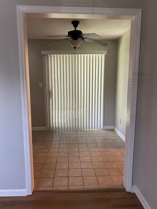 Dining area opens onto small patio - 208 Northpoint Ave Unit F