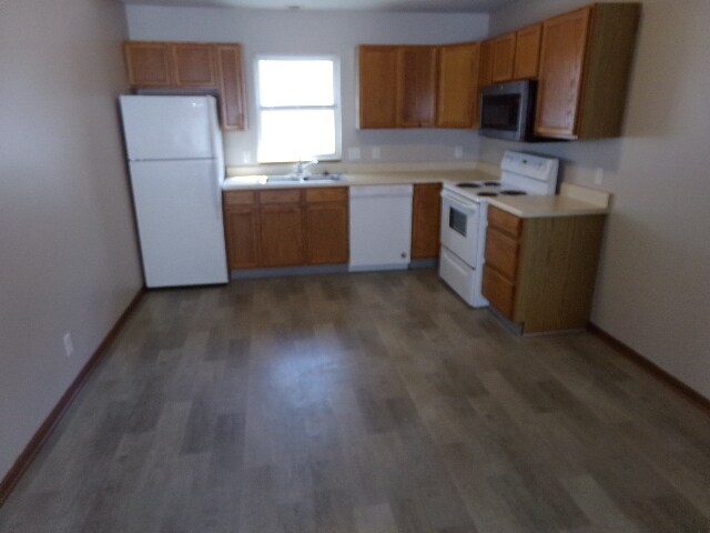 Foto del edificio - BCR 6417 Burlington Ave-4