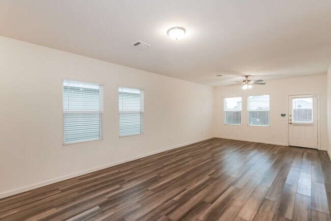 Building Photo - 4004 Scarlet Oak Ln