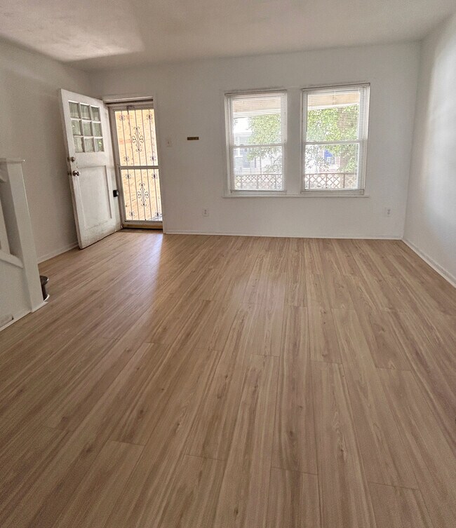 Foto del edificio - 2524 Bonaffon St